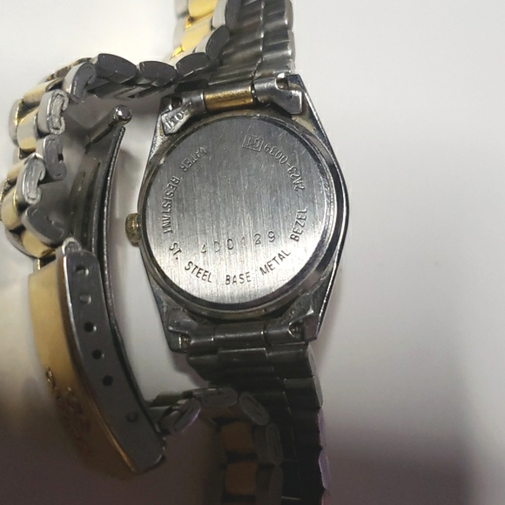 Seiko Quartz Vintage Water Resistant Two Tone Jubilee Band Fluted Bezel Watch - Picture 10 of 16